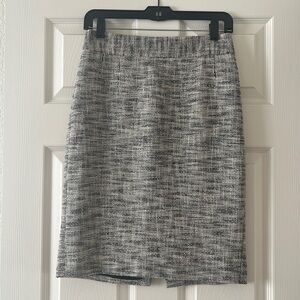 Banana Republic back & white tweed pencil skirt